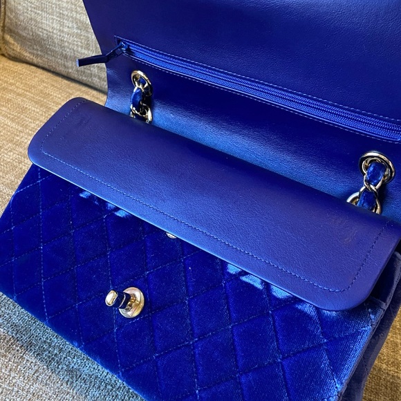 AUTH CHANEL VELVET VELOUR BLUE WITH GOLD HW CLASSIC DOUBLE FLAP CHAIN BAG m/l - Picture 9 of 16